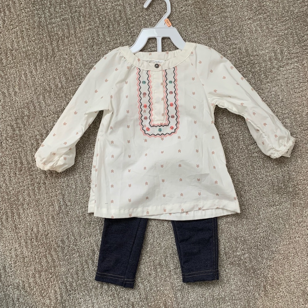 White peasant shirt with denim jeggings